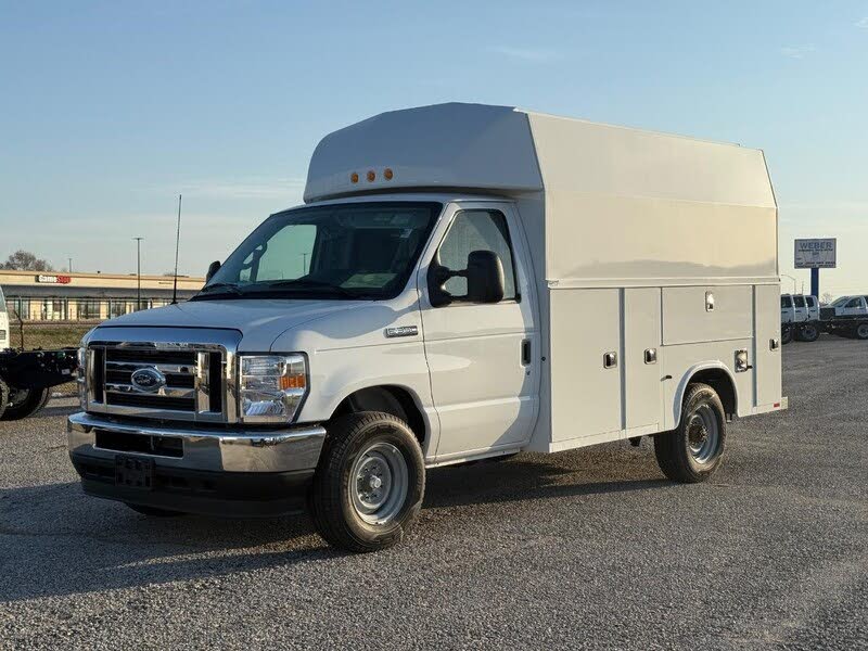 2025 Ford E-Series Chassis E-350 SD Cutaway SB DRW RWD
