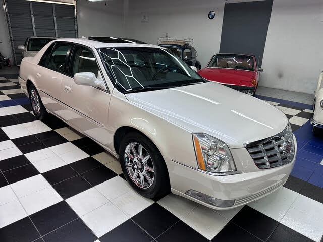 2011 Cadillac DTS Luxury FWD