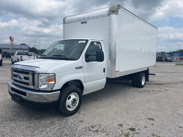 2025 Ford E-Series Chassis E-450 SD Stripped 158 DRW RWD