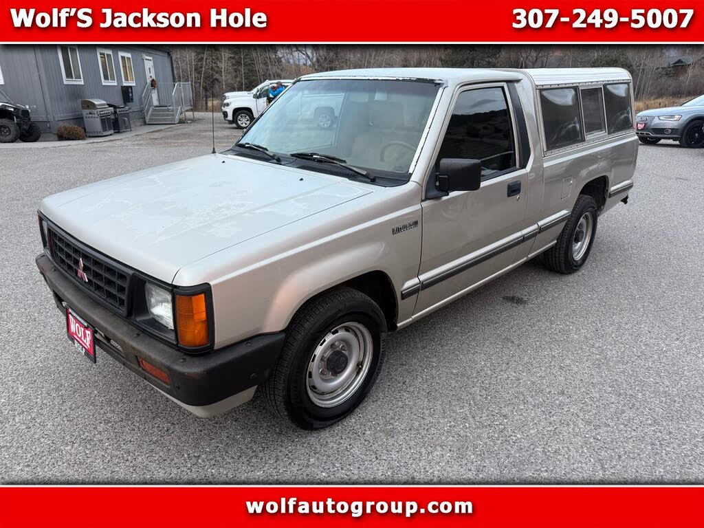 1992 Mitsubishi Mighty Max 2 Dr One Ton Mighty Max Standard Cab LB