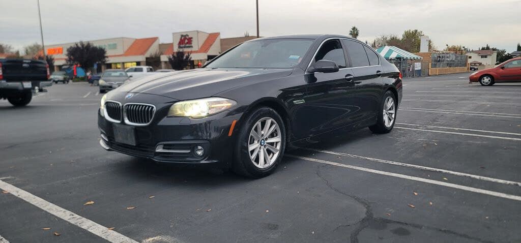 2015 BMW 5 Series 528i Sedan RWD