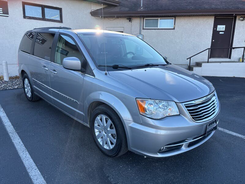 2016 Chrysler Town & Country Touring FWD
