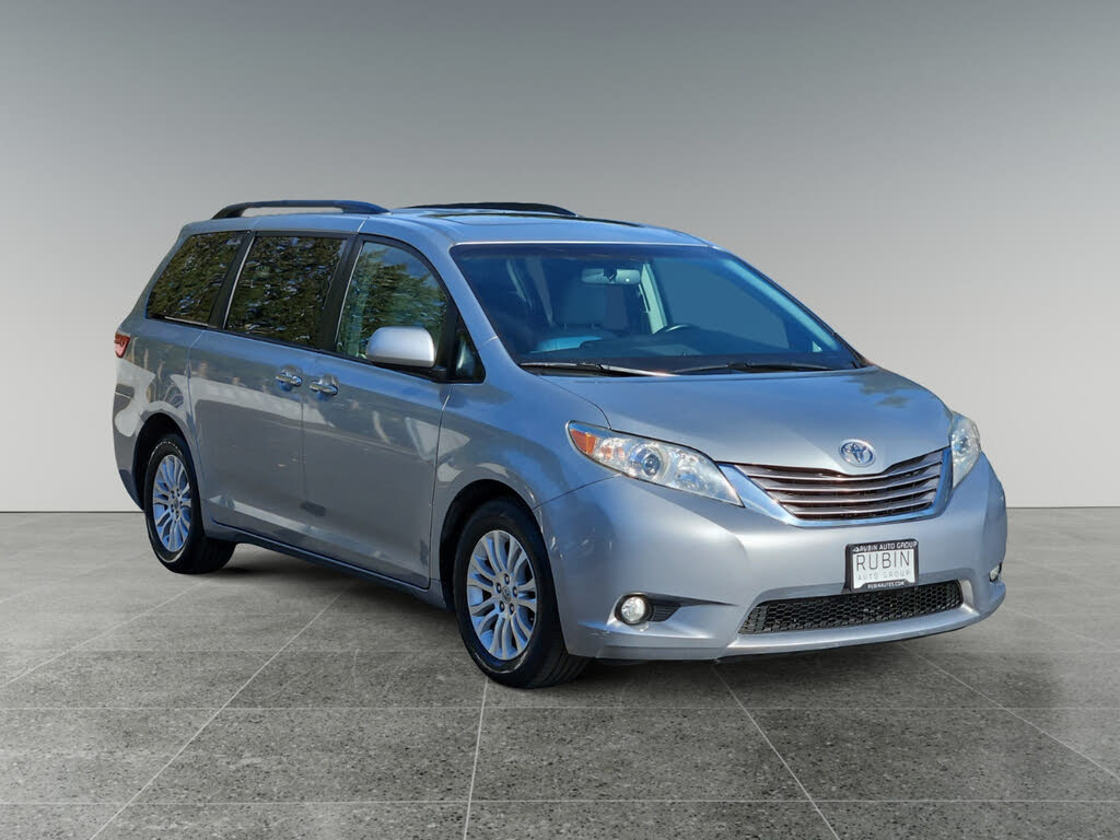 2016 Toyota Sienna XLE 8-Passenger