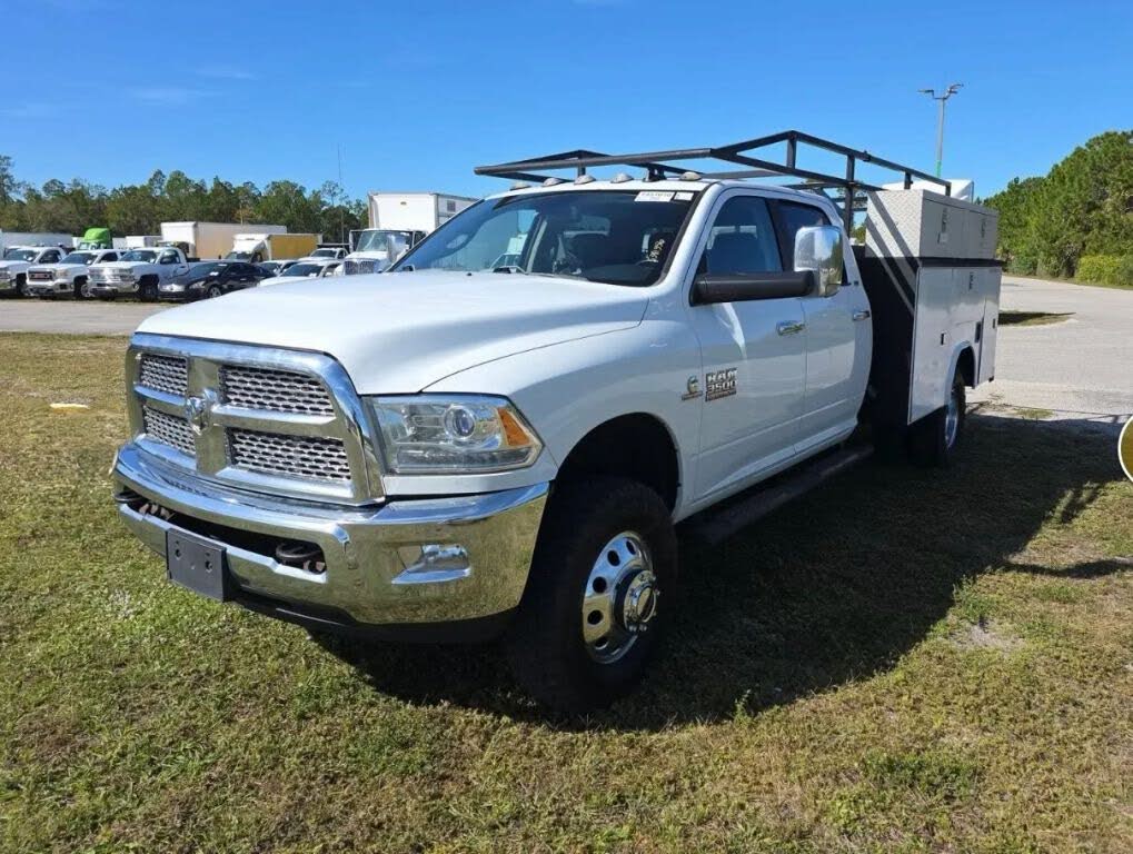 2018 RAM 3500 Chassis Laramie Crew Cab 4WD