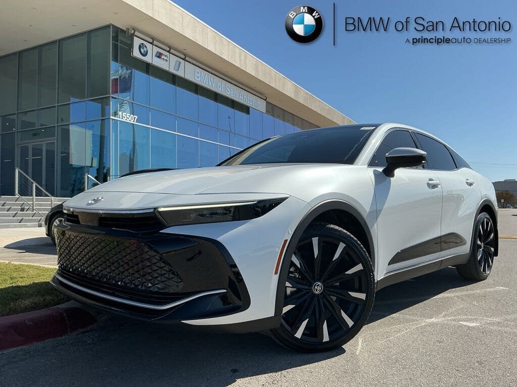 2023 Toyota Crown Platinum AWD