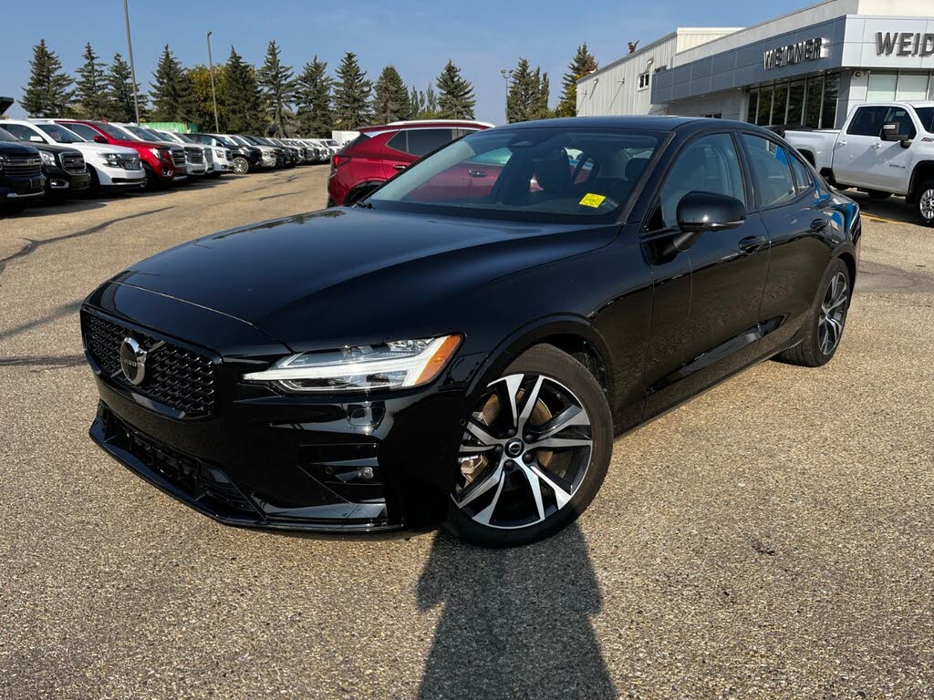 2024 Volvo S60 B5 Plus Dark Theme AWD