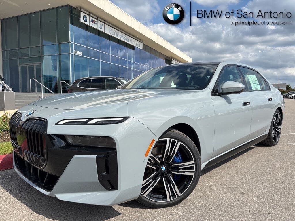 2025 BMW 7 Series 740i RWD