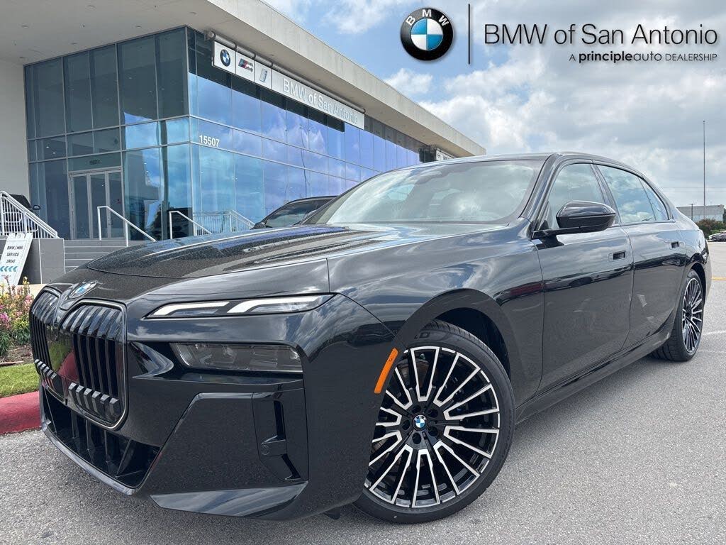 2025 BMW 7 Series 740i RWD