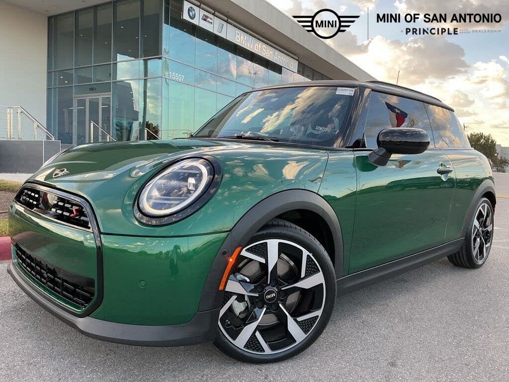 2025 MINI Cooper S Signature Trim 2-door Hatchback