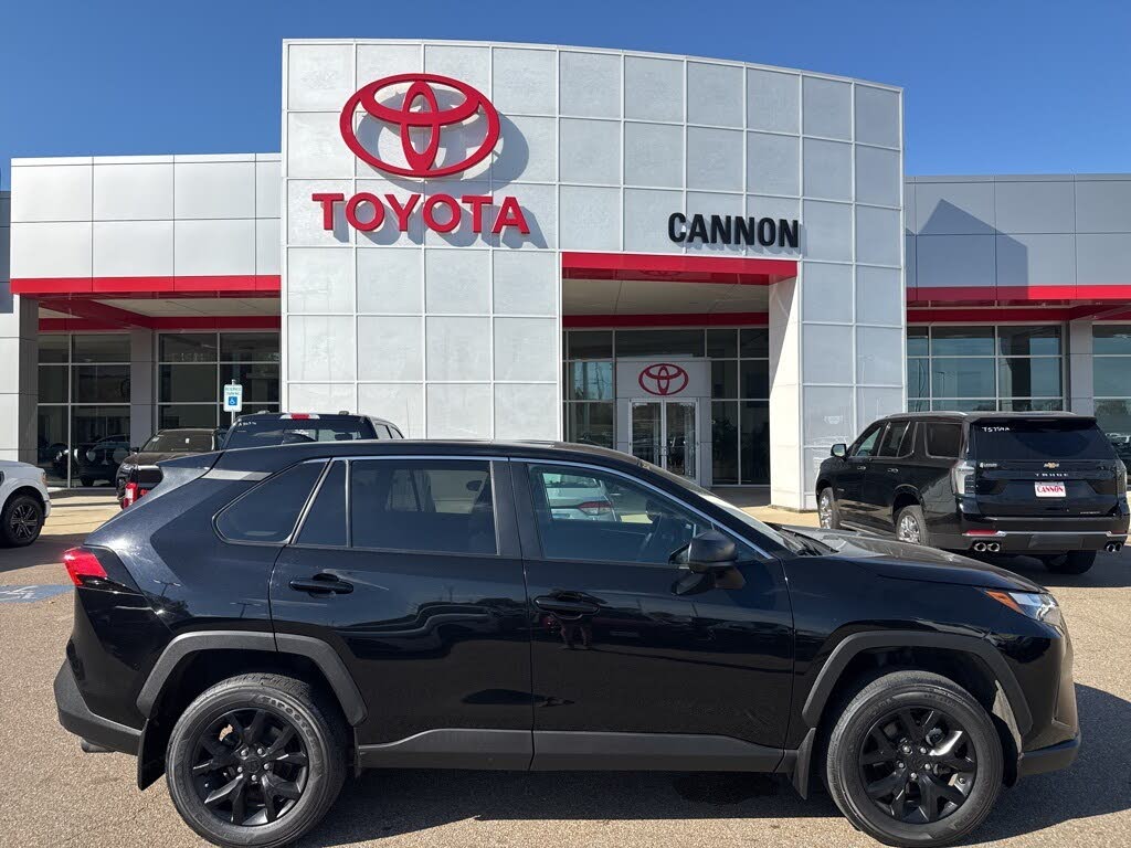 2024 Toyota RAV4 LE FWD