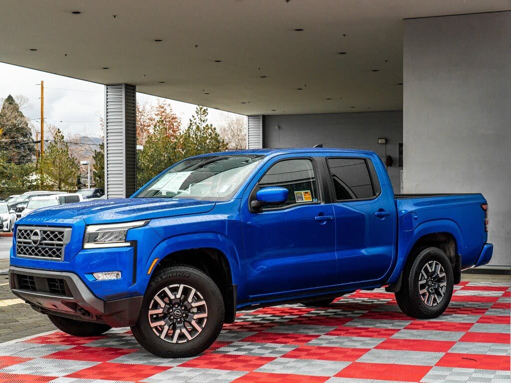 2024 Nissan Frontier SL 4dr Crew Cab 4WD