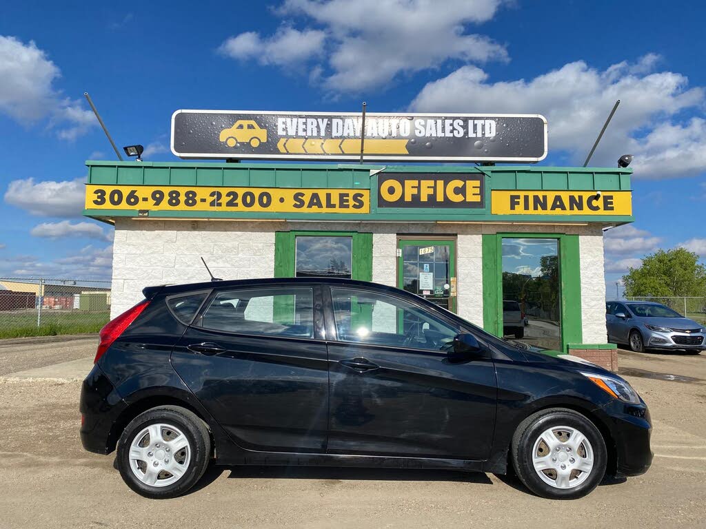 Hyundai Accent GL 4-Door Hatchback FWD 2016