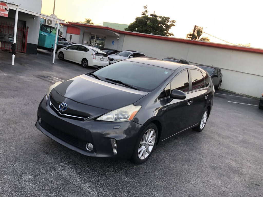 2012 Toyota Prius v Five FWD