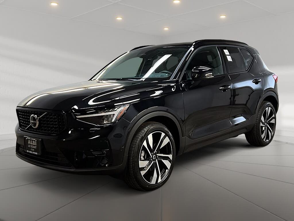 Volvo XC40 B5 Plus Dark Theme AWD 2025