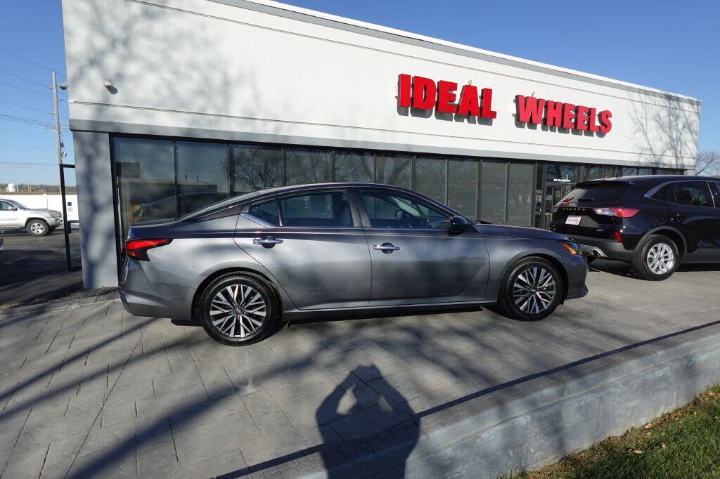 2024 Nissan Altima 2.5 SV FWD