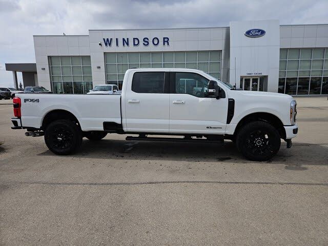 2025 Ford F-350 Super Duty Lariat Crew Cab 4WD