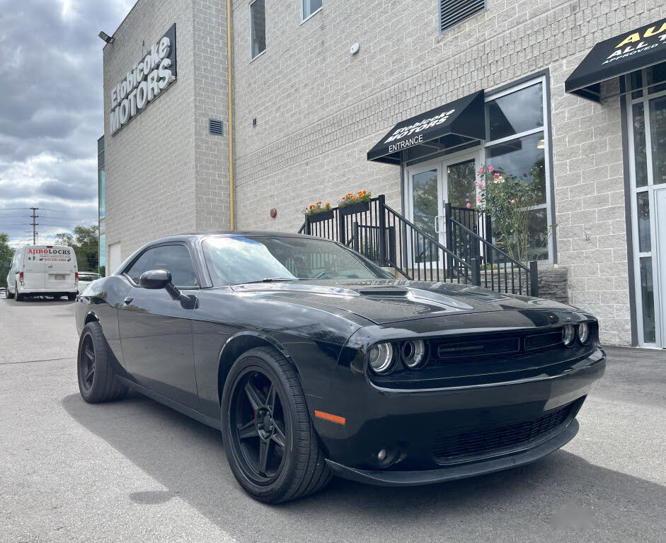 Dodge Challenger SXT Plus RWD 2018