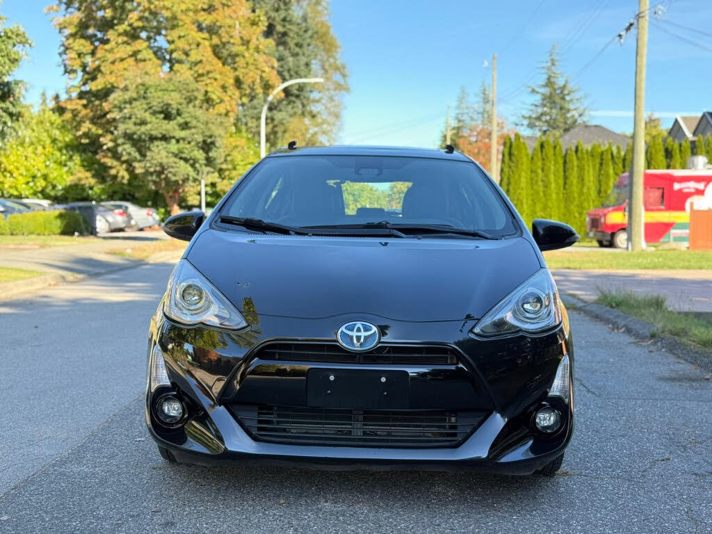 2016 Toyota Prius c Technology
