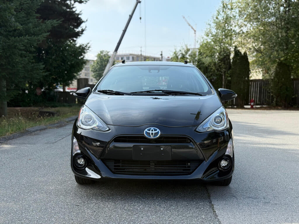 2016 Toyota Prius c Technology