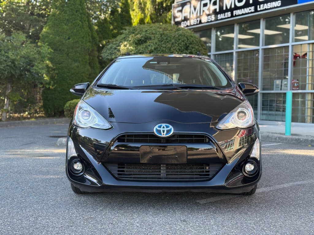 2016 Toyota Prius c Technology
