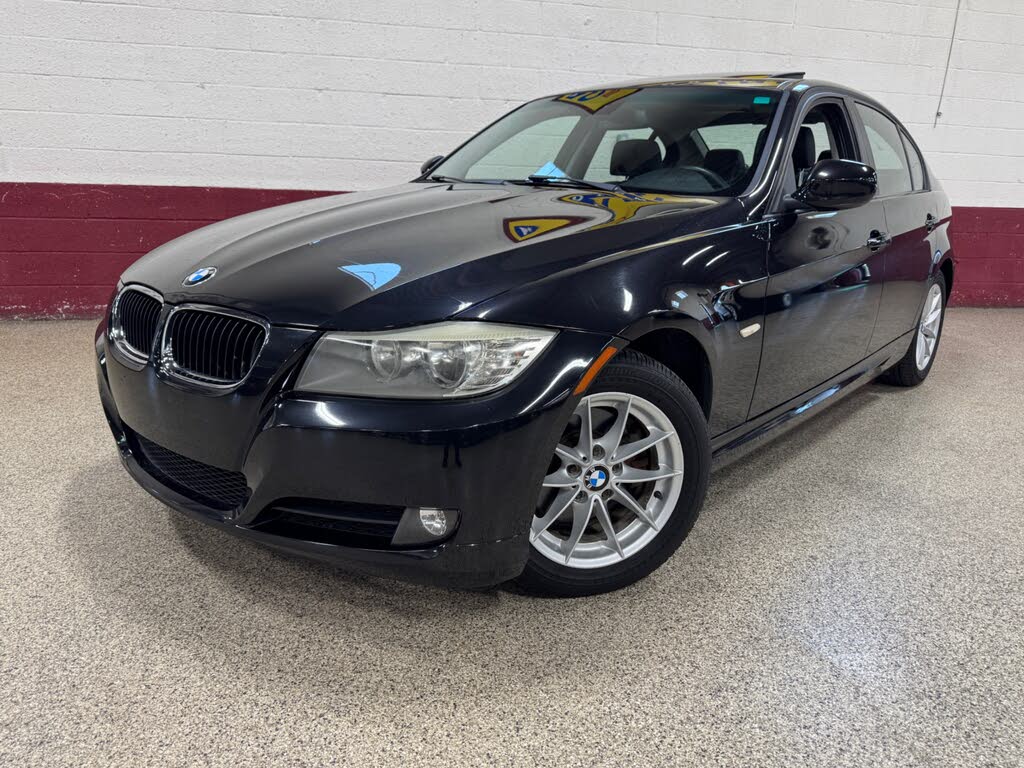 BMW 3 Series 323i Sedan RWD 2011