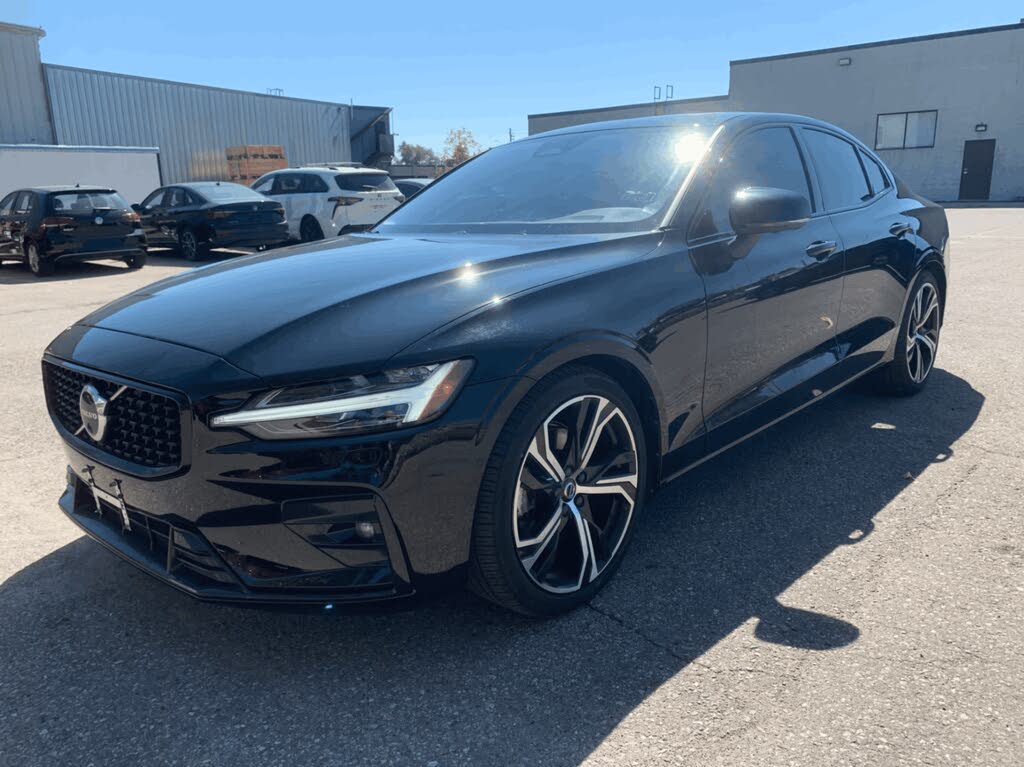 2024 Volvo S60 B5 Plus Dark Theme AWD