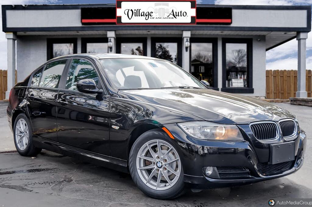 BMW 3 Series 323i Sedan RWD 2011
