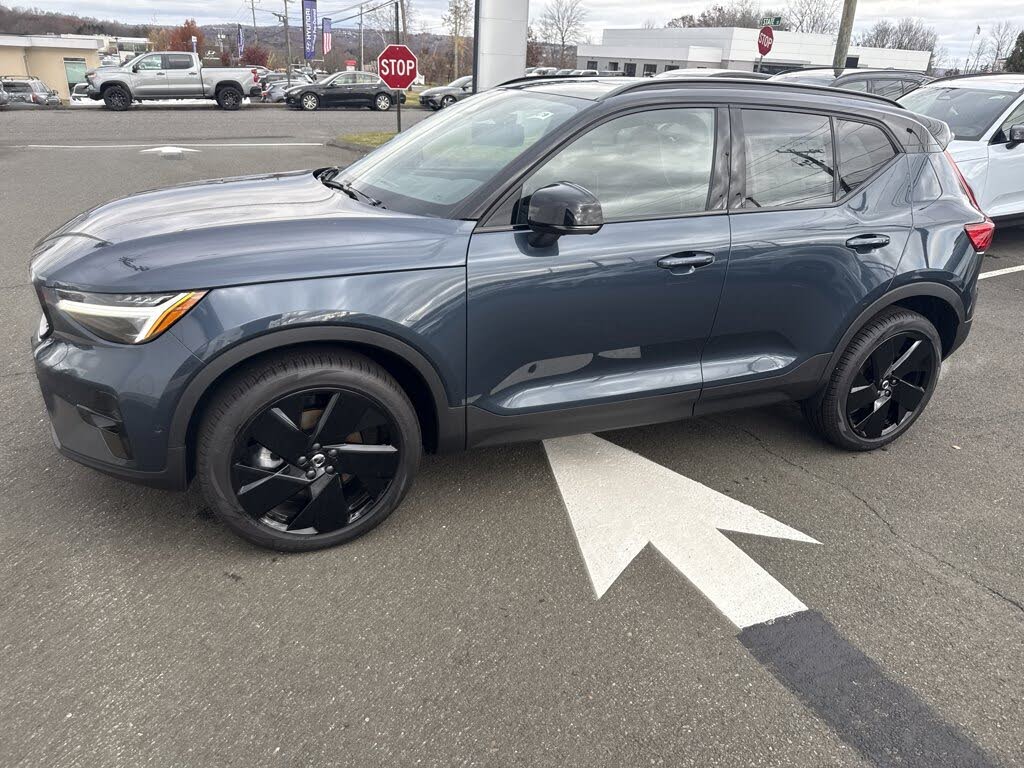 2026 Volvo XC40 B5 Ultra Black Edition AWD