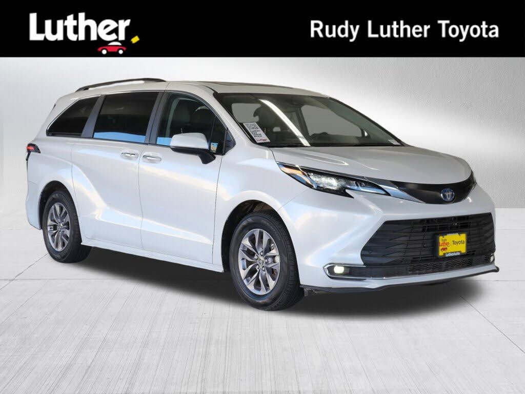 2024 Toyota Sienna XLE 7-Passenger FWD
