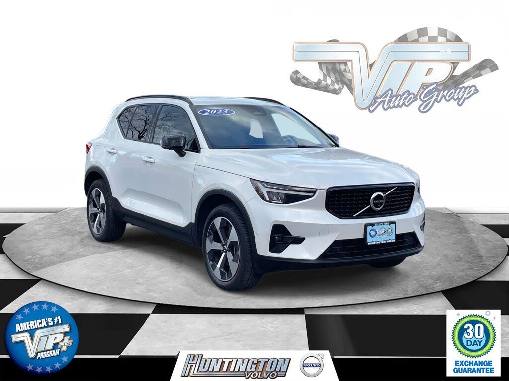 2023 Volvo XC40 B5 Plus Dark Theme AWD