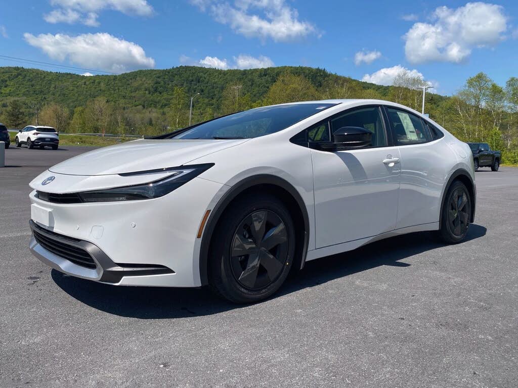 2025 Toyota Prius Plug-In Hybrid SE FWD