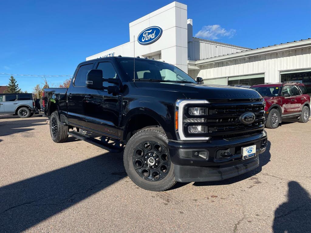 2023 Ford F-350 Super Duty Lariat Crew Cab 4WD