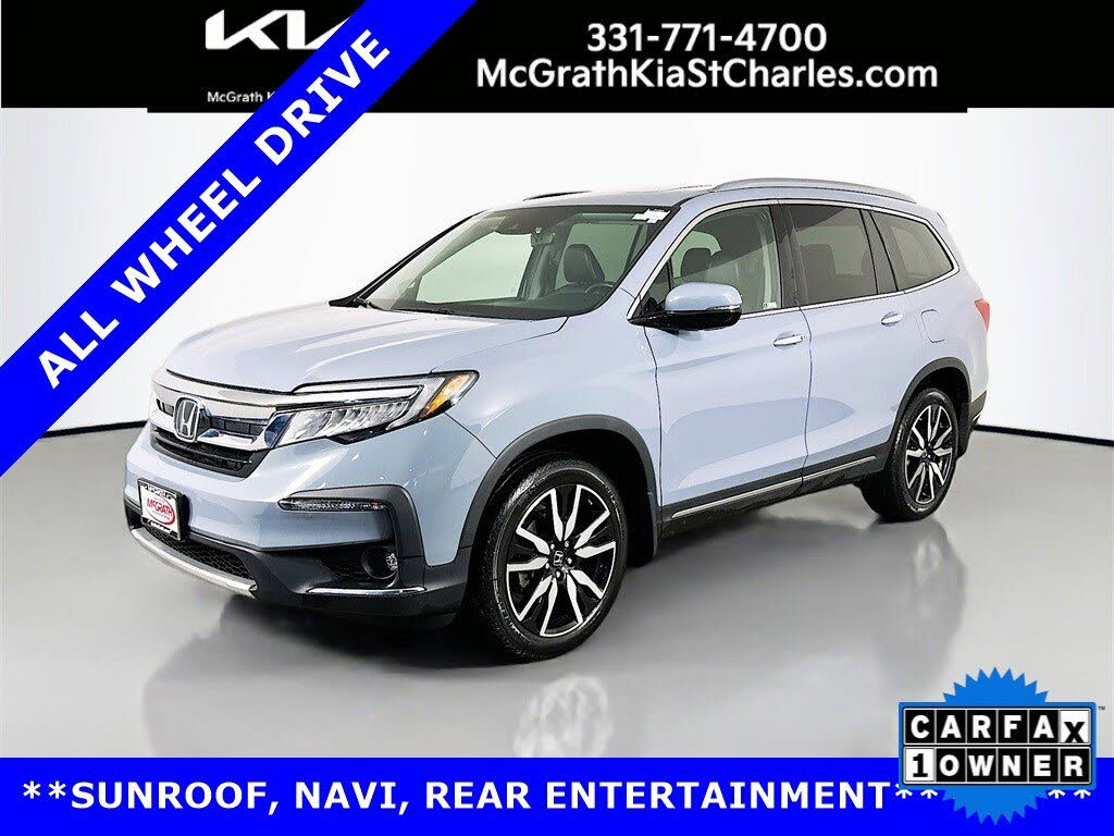 2022 Honda Pilot Touring AWD with Rear Captain's Chairs