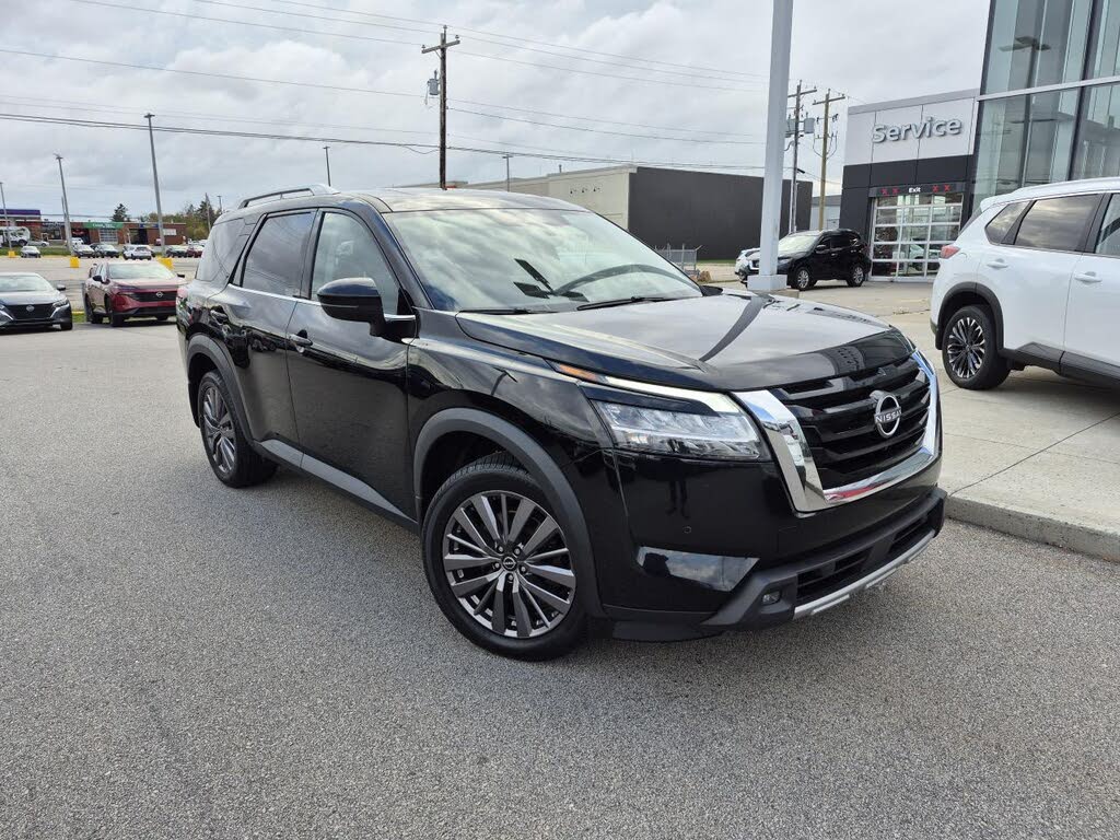 2023 Nissan Pathfinder SL 4WD