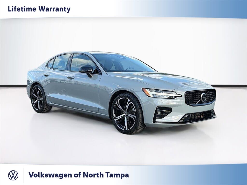 2024 Volvo S60 B5 Core Dark Theme FWD