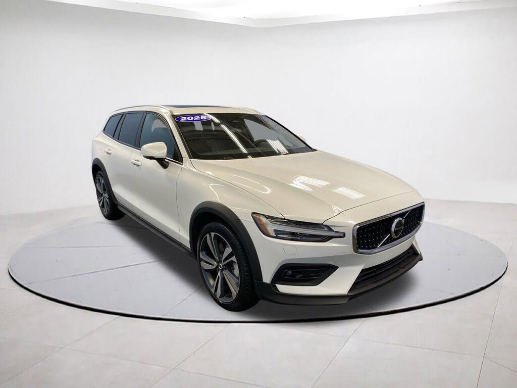 2025 Volvo V60 Cross Country B5 Plus AWD