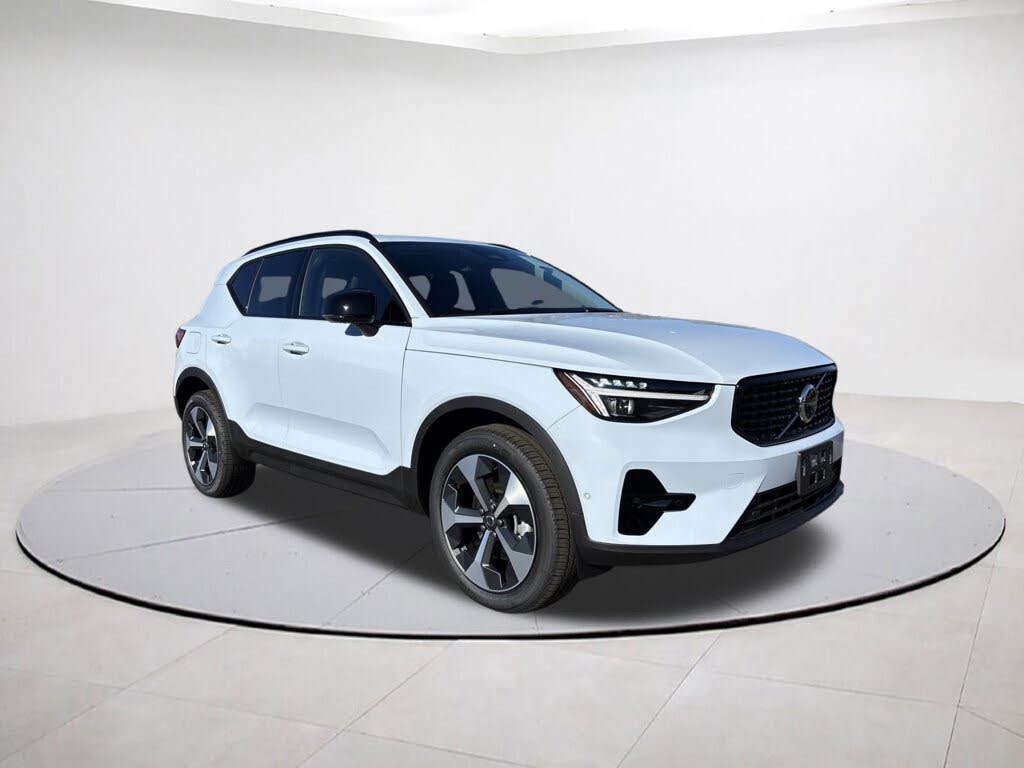 2026 Volvo XC40 B5 Plus AWD