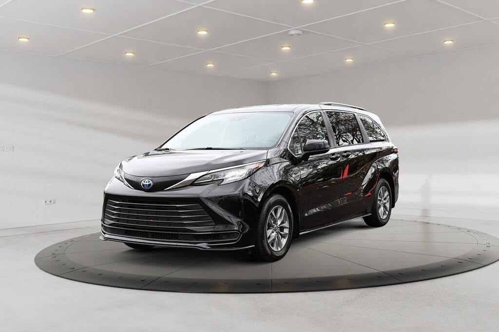 2022 Toyota Sienna LE 8-Passenger AWD