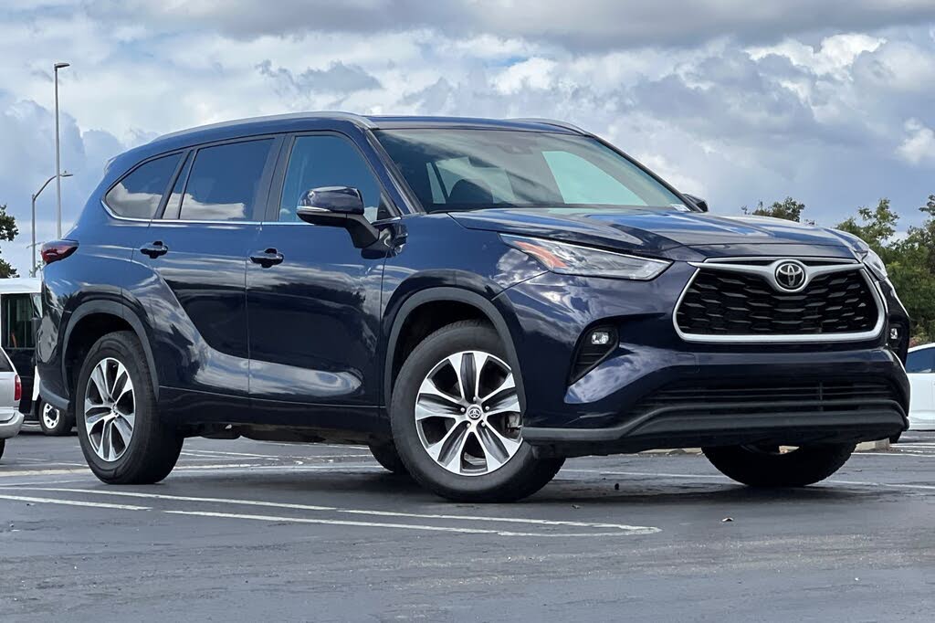 2024 Toyota Highlander XLE FWD