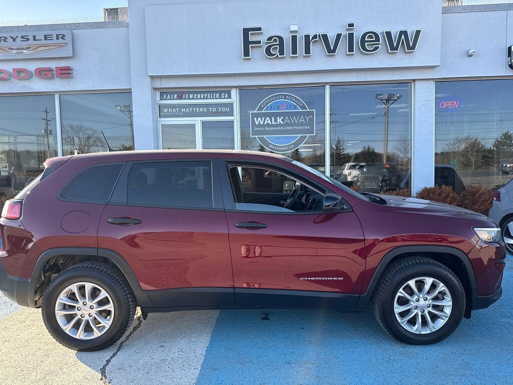 2022 Jeep Cherokee Sport 4WD