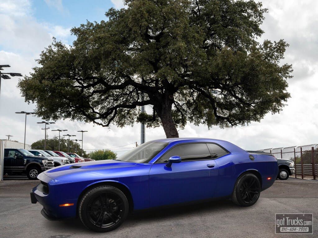 2022 Dodge Challenger SXT RWD