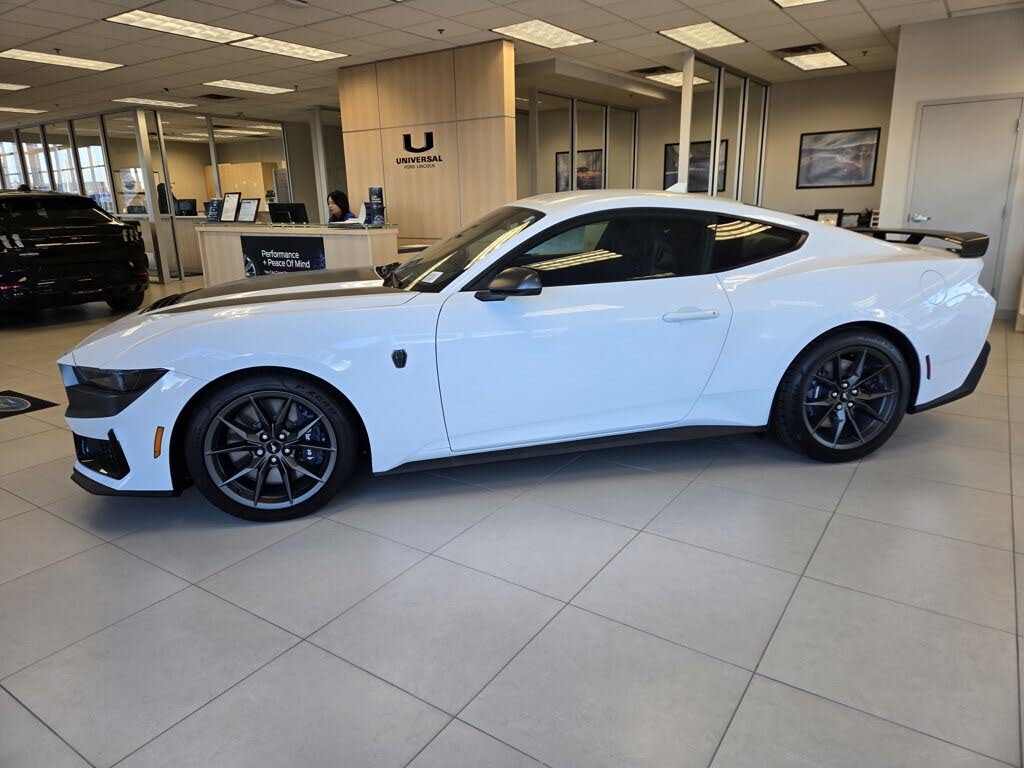 Ford Mustang Dark Horse Fastback RWD 2025