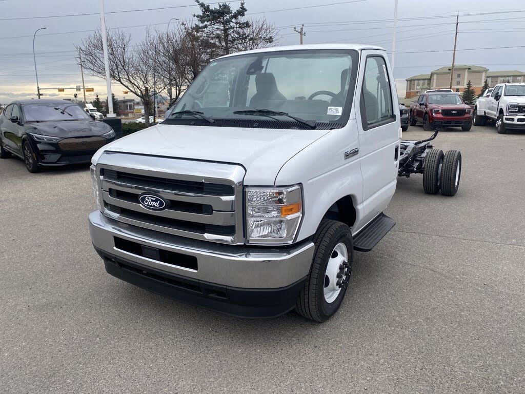 2026 Ford E-Series Chassis E-450 SD Cutaway 158 DRW RWD