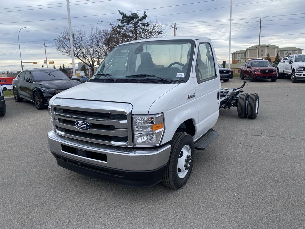 2026 Ford E-Series Chassis E-450 SD Cutaway 158 DRW RWD