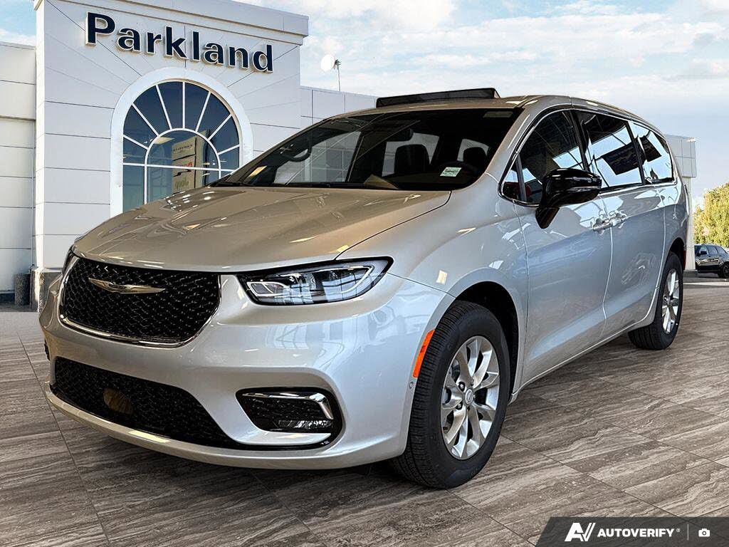 2026 Chrysler Pacifica Select AWD