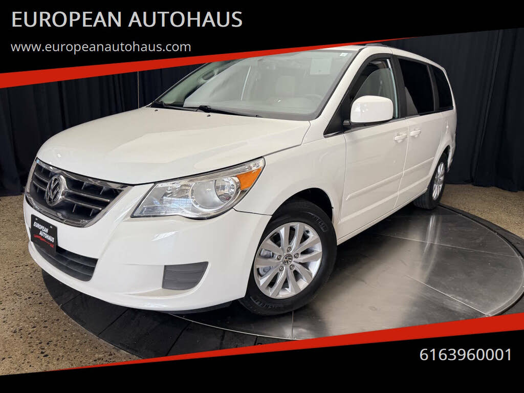 2012 Volkswagen Routan SE w/ RSE