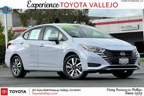 Nissan Versa SV FWD