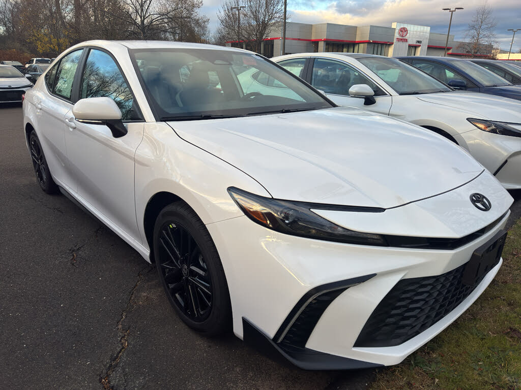 2026 Toyota Camry SE AWD