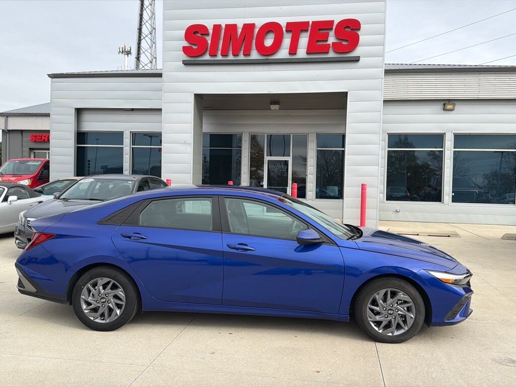 2024 Hyundai Elantra SEL FWD