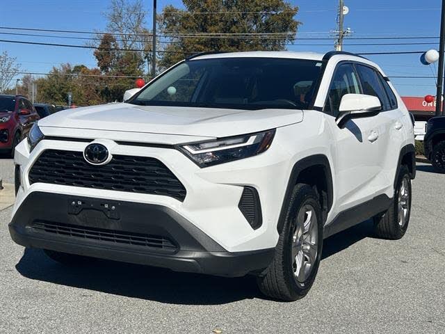 2025 Toyota RAV4 XLE FWD